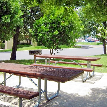 Extended Stay America Suites - San Antonio - Airport Exterior foto